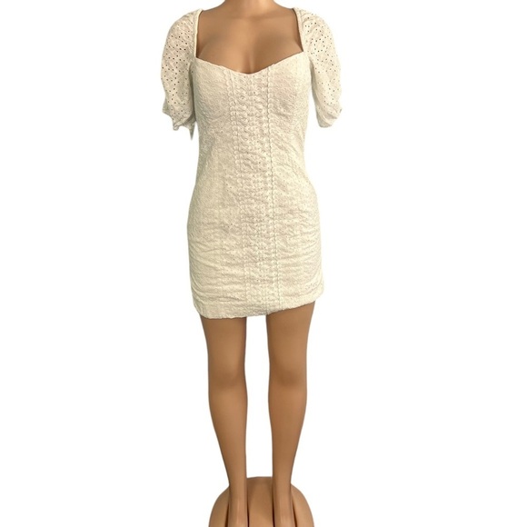 3/$30 🍂 Lilly Pulitzer Kay Short Sleeve Eyelet Dress White - Picture 2 of 8